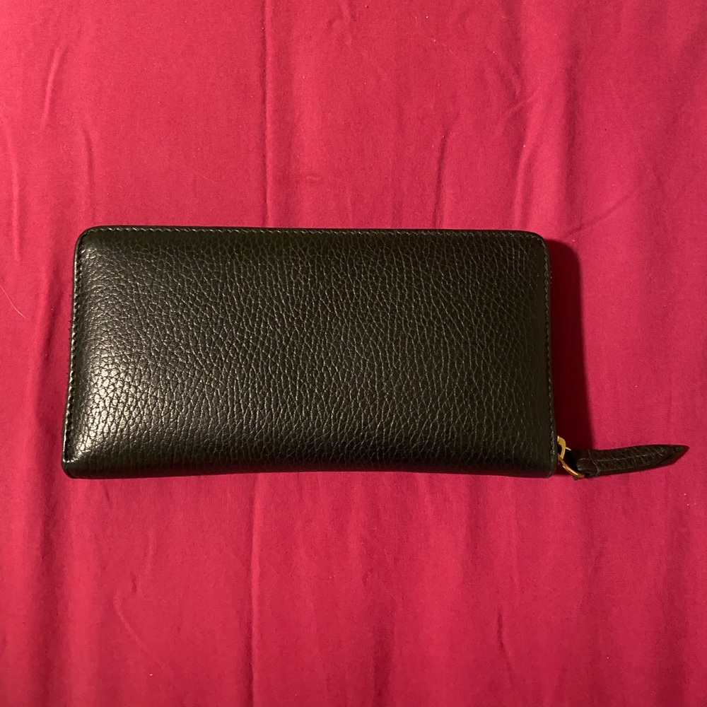Gucci Wallet. - Picture 2 of 2